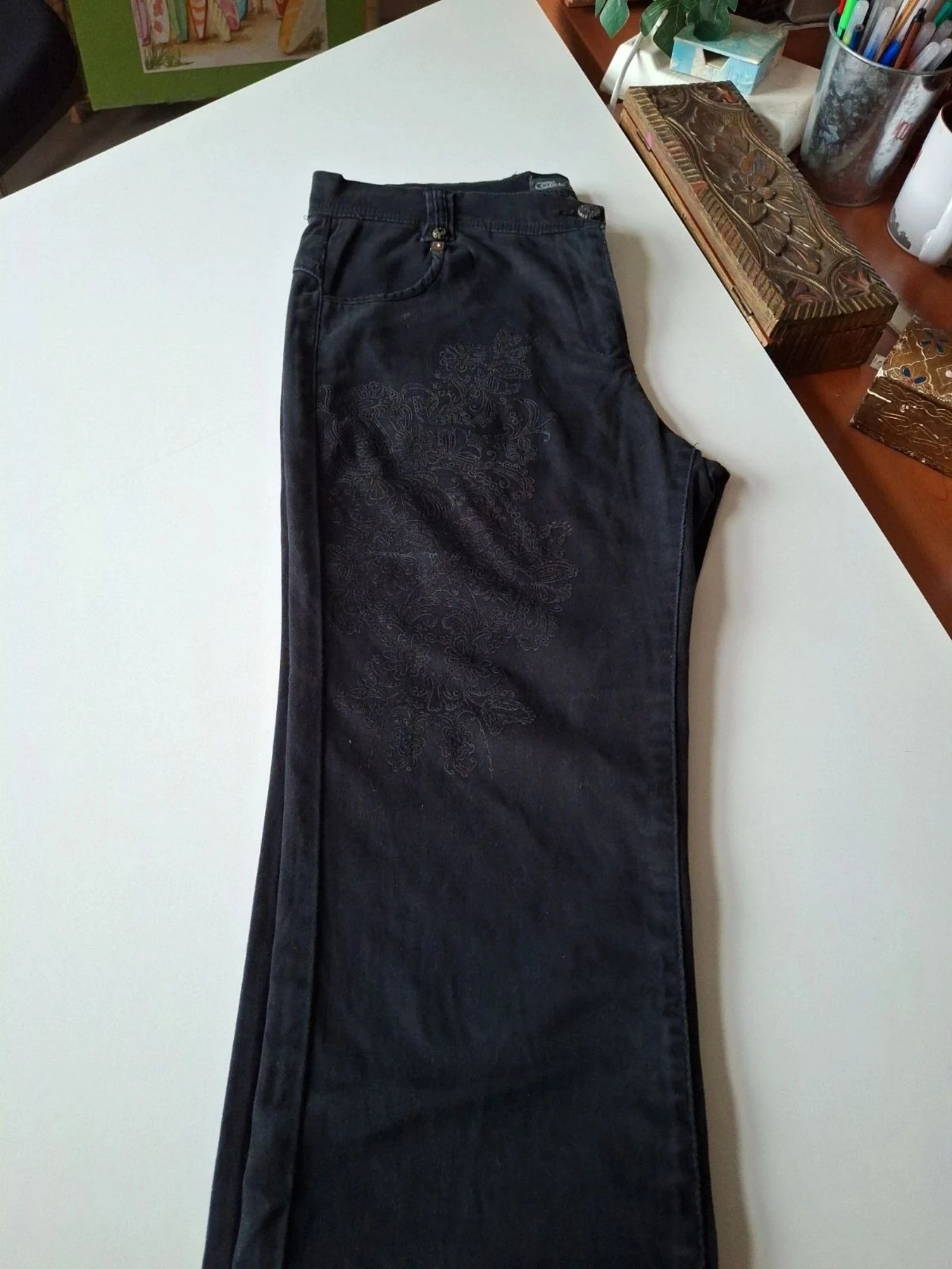 Jeans preto com bordados – photo 11